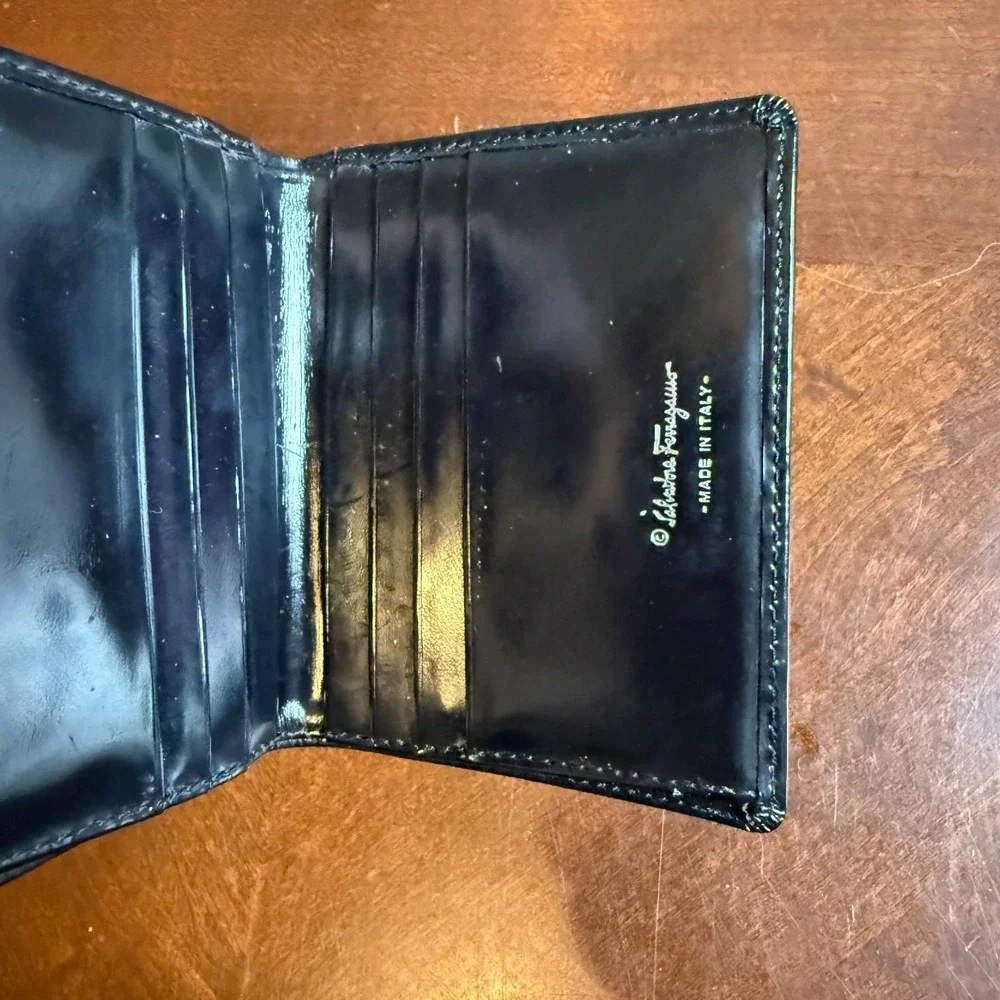 SALVATORE FERRAGAMO Vintage Black Leather Bifold Wallet Gancini Clasp AUTHENTIC‎